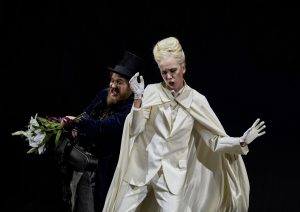 Orpheus in der Unterwelt von Jacques Offenbach in deutscher Sprache mit deutschen Übertiteln 4. Dezember 2016 Musikalische Leitung: Sylvain Cambreling, Hans Christoph Bünger Regie: Armin Petras Choreografie: Berit Jentzsch Bühne: Susanne Schuboth Kos